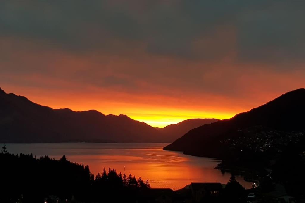 Awesome Studio - Amazing Mountain & Lake Views Κουίνσταουν Εξωτερικό φωτογραφία