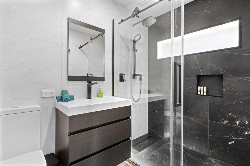 Awesome Studio - Amazing Mountain & Lake Views Κουίνσταουν Εξωτερικό φωτογραφία
